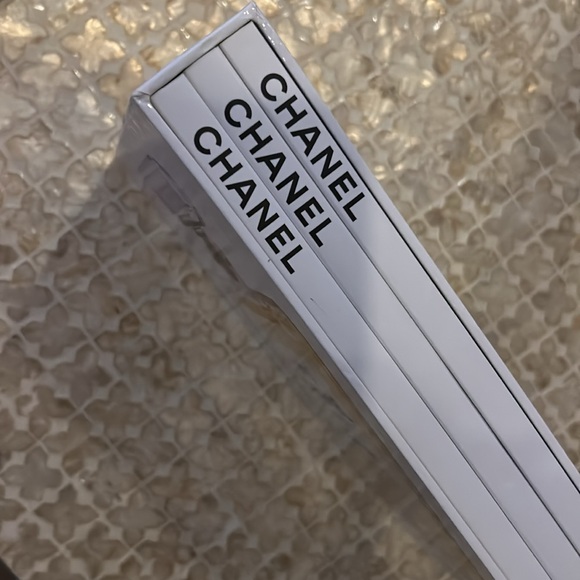 CHANEL SET OF 3 BOOKS BY ASSOULINE - Picture 6 of 17